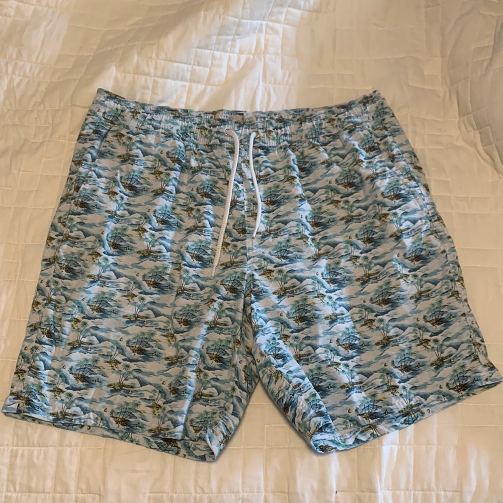 J Crew pre-loved men’s swim shorts in excellent condition size large